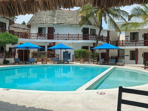 尼亚利海滩荣耀旅馆主图