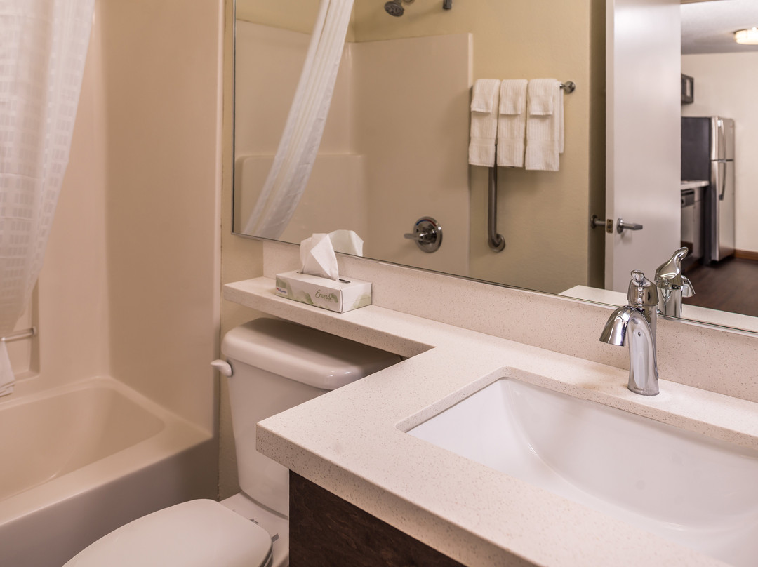 Candlewood Suites 托皮卡 by IHG主图