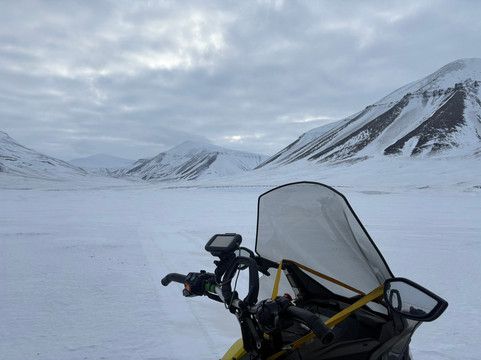 Grumant Arctic Travel Company-巴伦支小镇必去景点