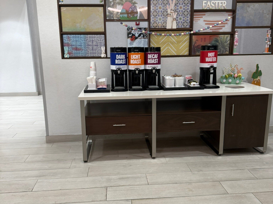 劳德代尔堡米拉玛希尔顿欢朋旅馆&套房酒店主图