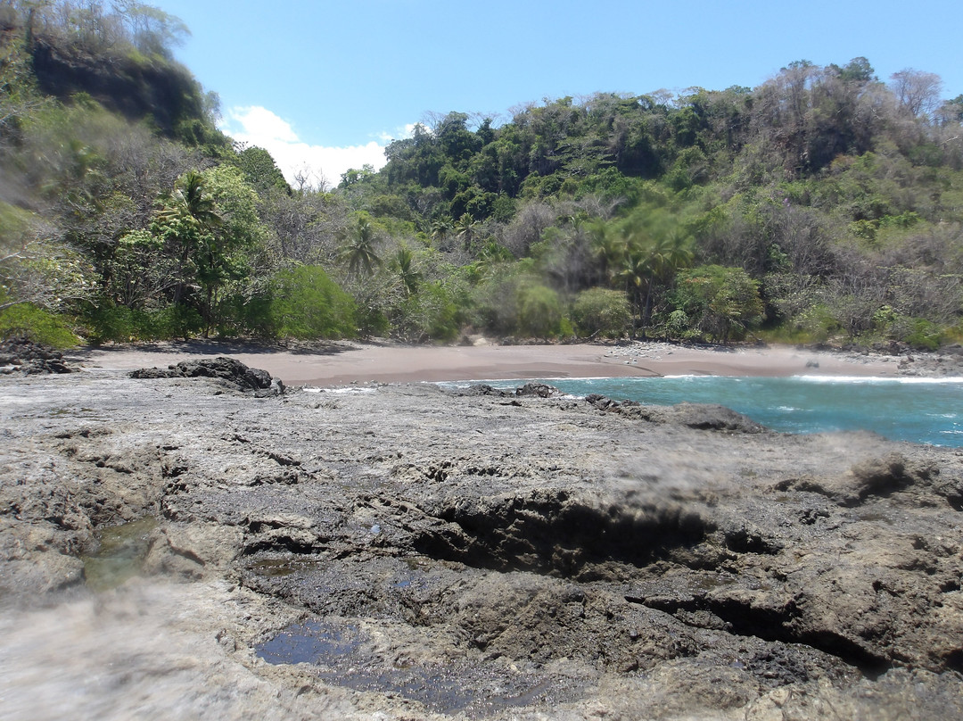 依兰依兰海滩度假村主图