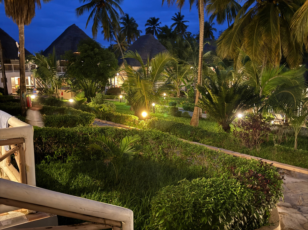 Paradise Beach Resort & Spa主图