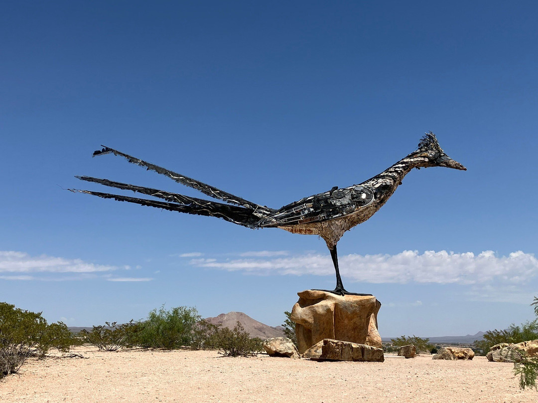 Recycled Roadrunner Sculpture-拉斯克鲁塞斯必去景点