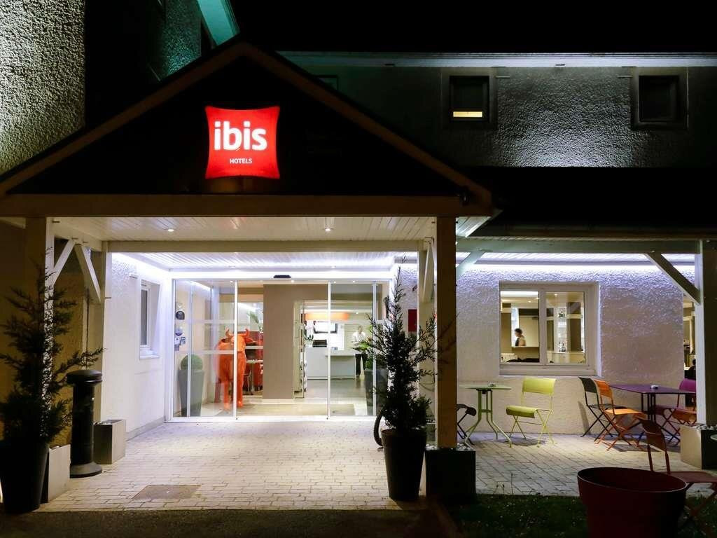 宜必思舒瓦塞南多尔酒店主图