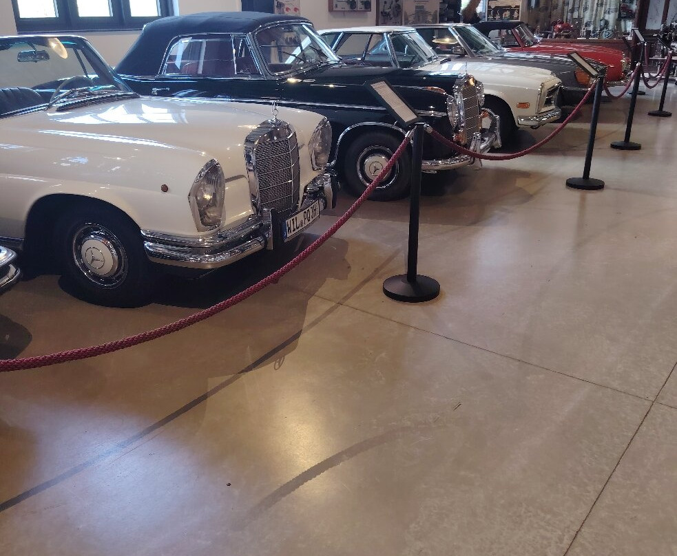 Zylinderhaus Nostalgie & Oldtimer Museum-贝恩卡斯特尔－屈斯必去景点