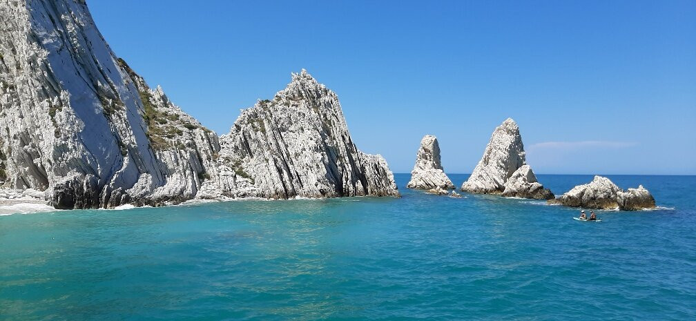 Spiaggia Delle Due Sorelle-Sirolo必去景点