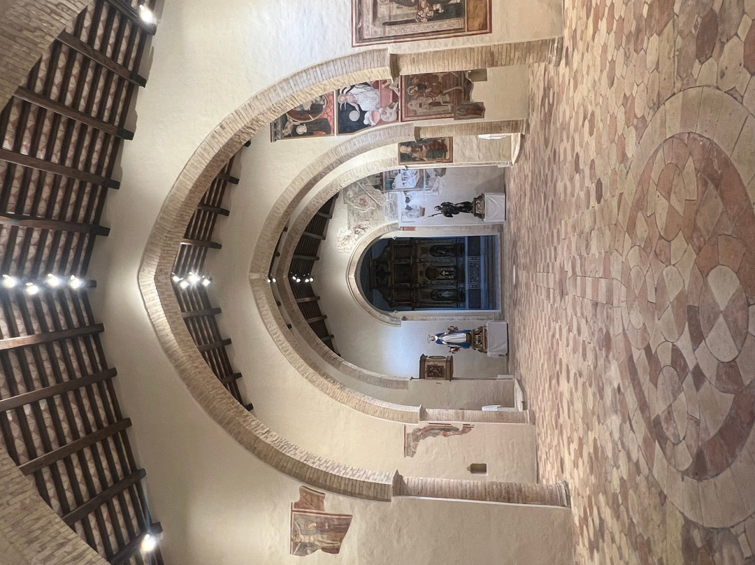 Chiesa di Santa Maria in Piano-Loreto Aprutino必去景点