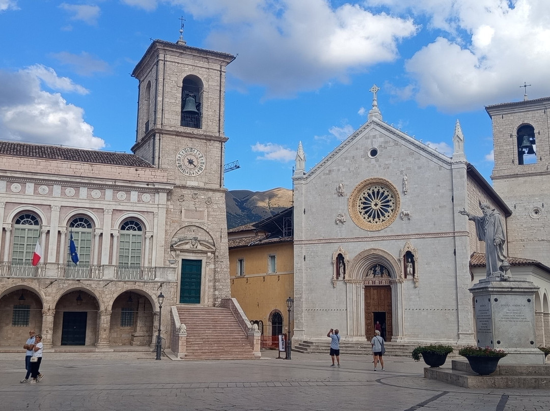Piazza San Benedetto-诺尔恰必去景点