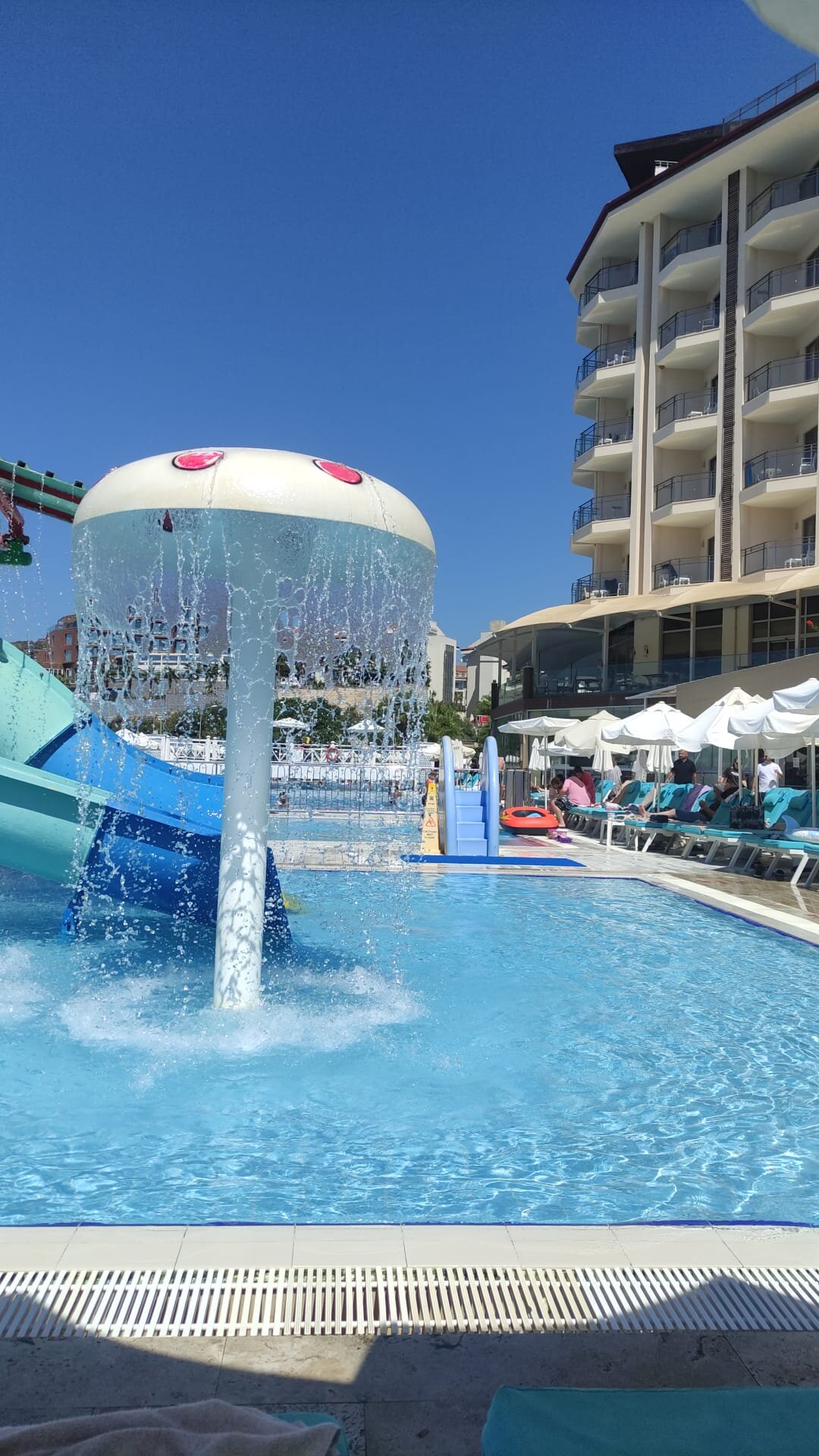 Ramada Resort By Wyndham Kusadasi-泳池