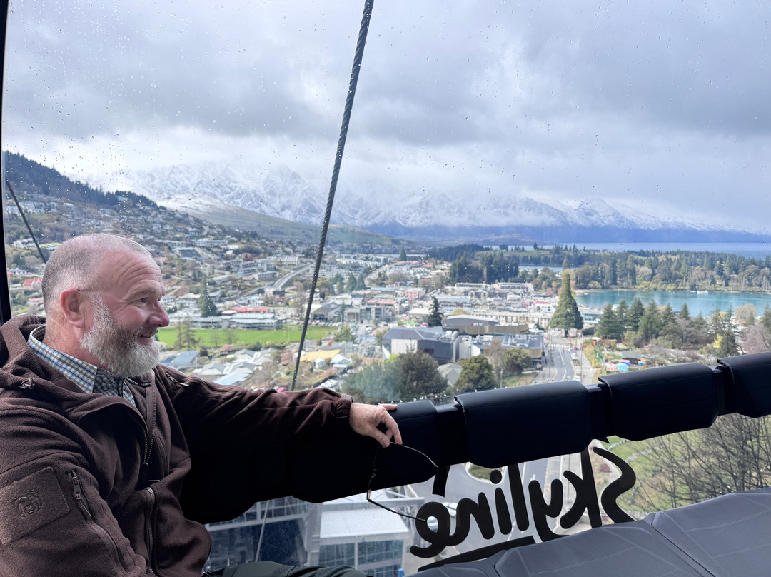 皇后镇旅游景点-昆斯敦敞车雪橇天际线