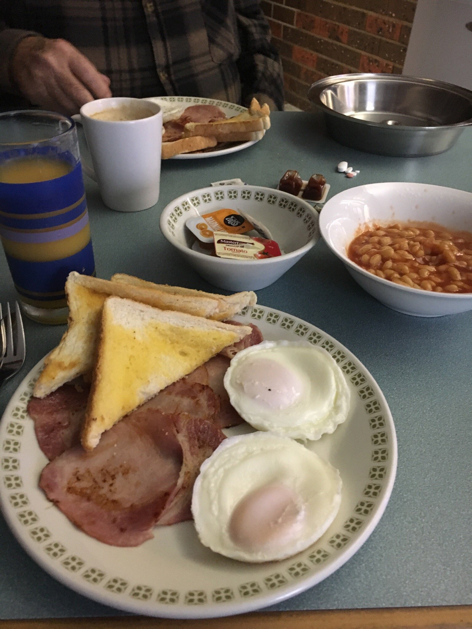 The Riviana Motel-官方