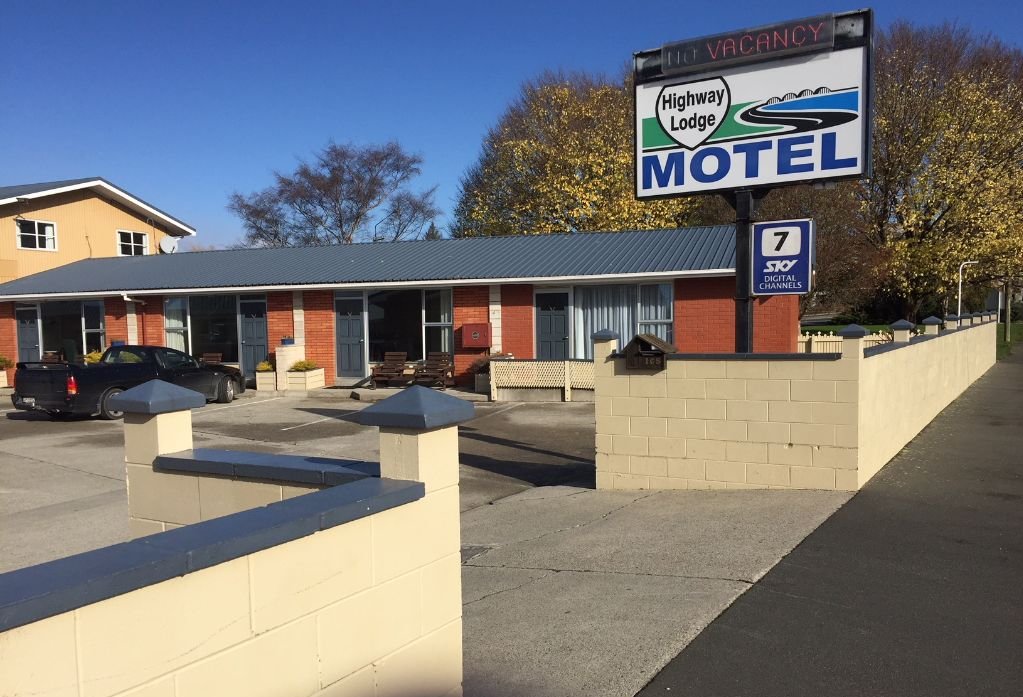 Highway Lodge Motel-官方