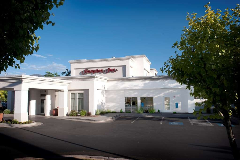 里奇菲尔德希尔顿恒庭酒店主图