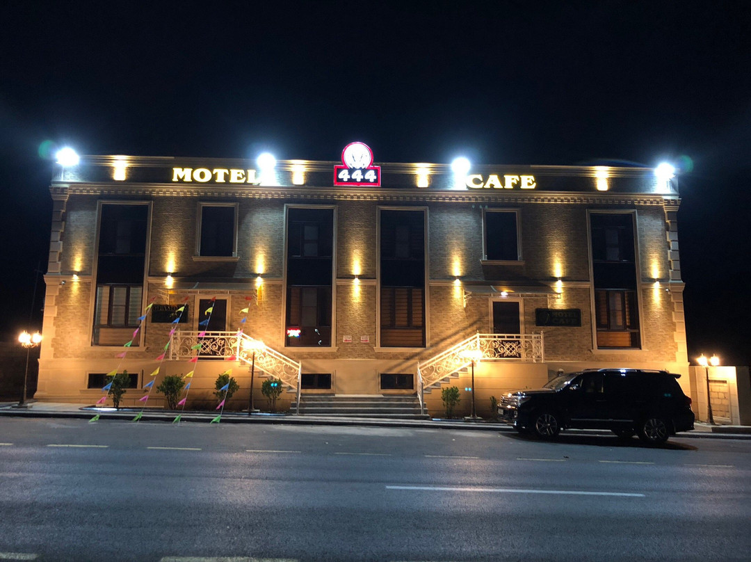 Motel 444