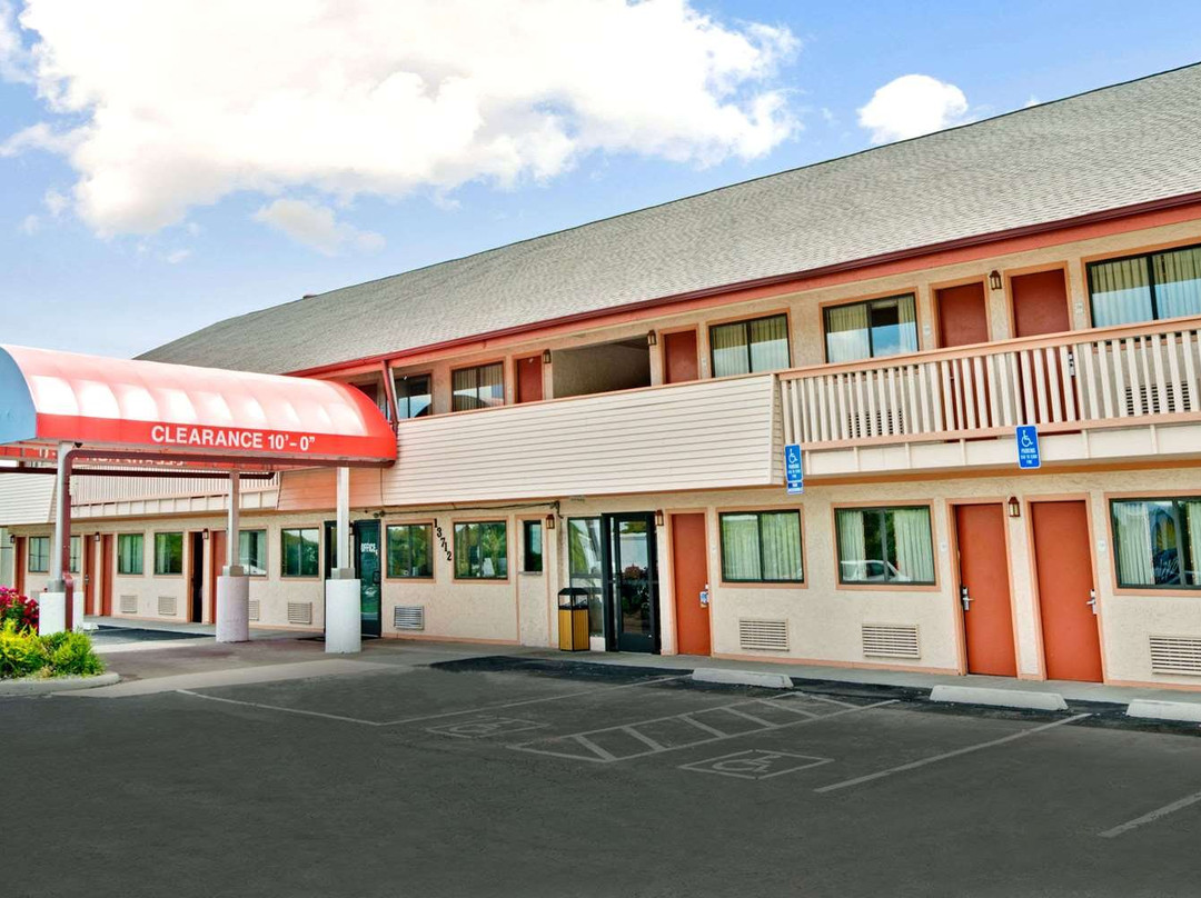 Days Inn by Wyndham Independence