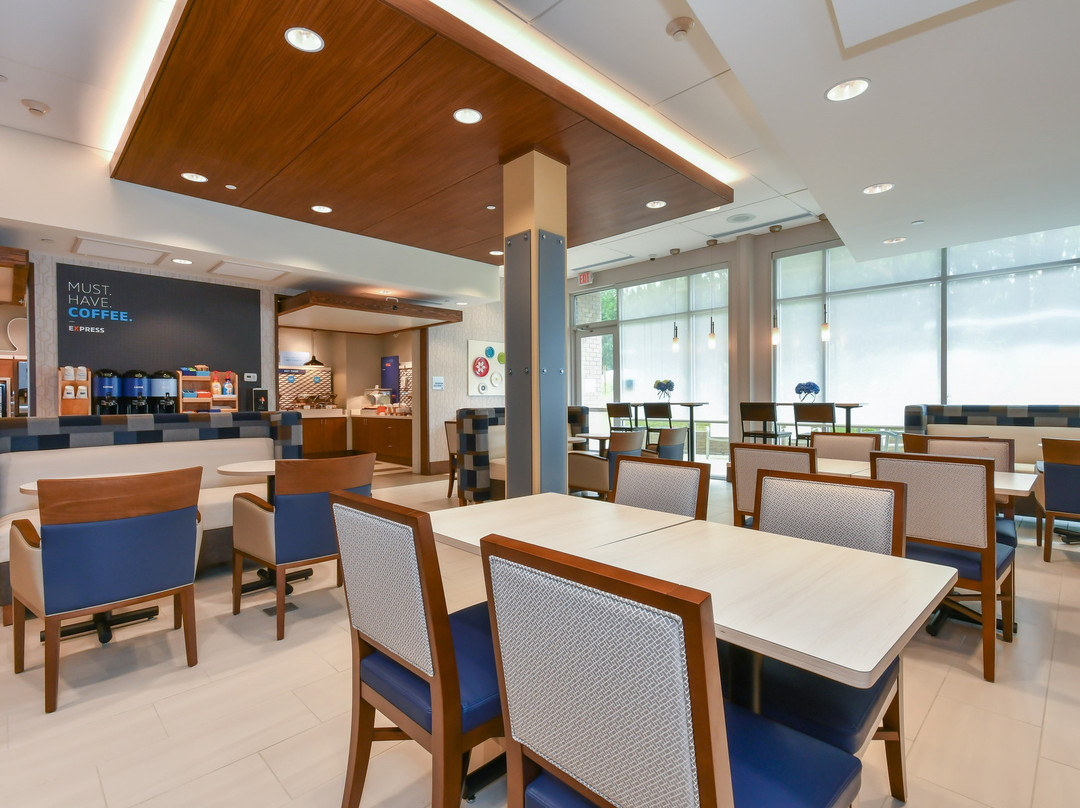 Holiday Inn Express & Suites Charlotte - Ballantyne By IHG主图