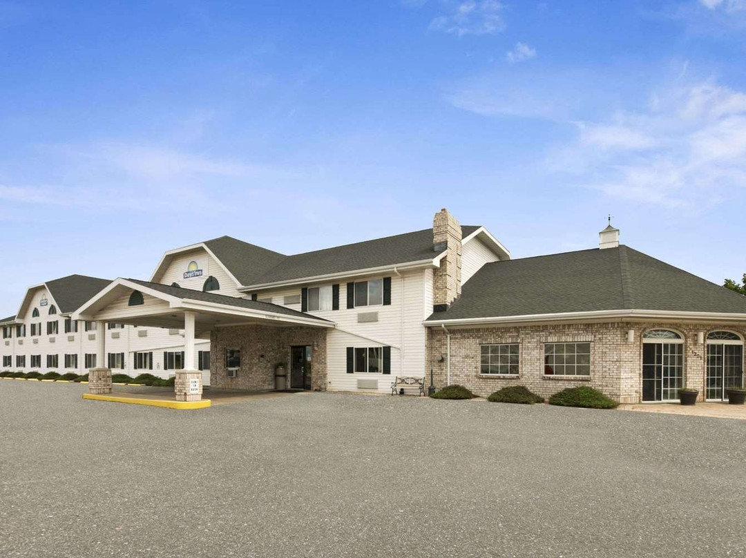 Brillion酒店住宿-Days Inn & Suites by Wyndham Kaukauna WI