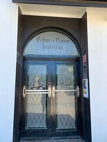 Palm and Pawn Motor Inn主图