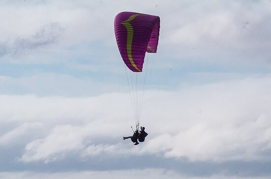 High 5 Paragliding-Carmona必去景点