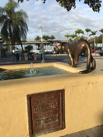 Fort Myers River District-迈尔斯堡必去景点