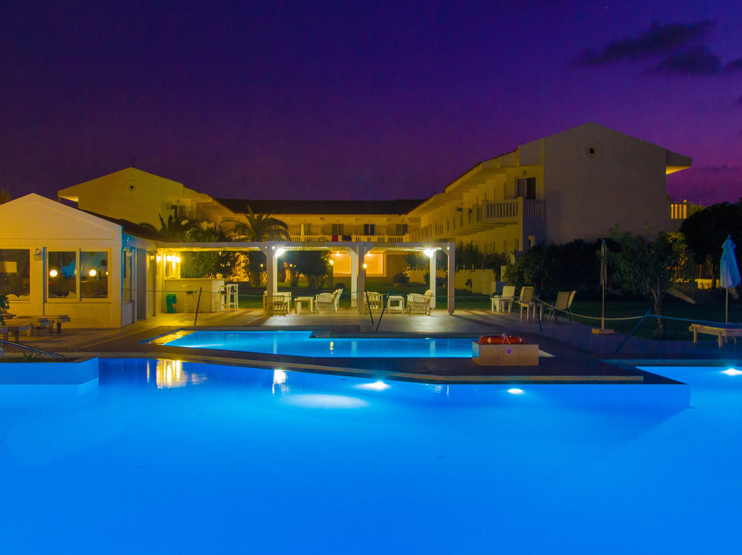 克里斯萨娜海滩酒店主图