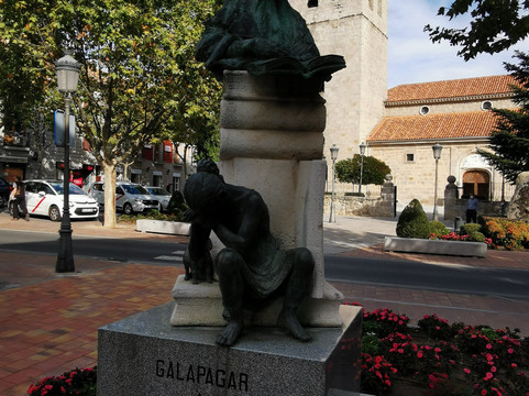 Estatua Jacinto Benavente-Galapagar必去景点