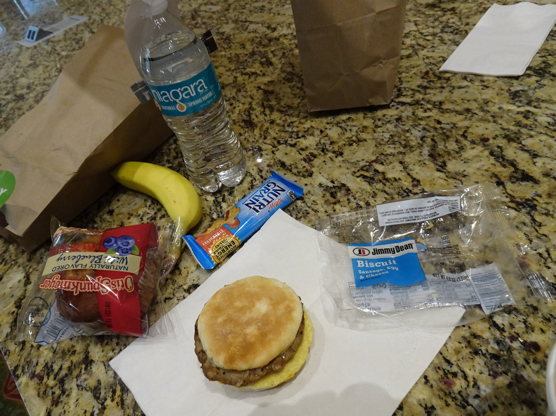 夏洛特维尔大学希尔顿恒庭旅馆&套房酒店主图