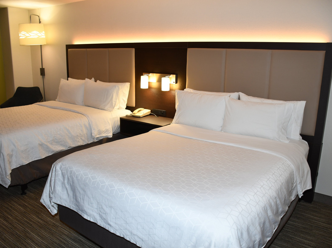 Holiday Inn Express & Suites Evanston by IHG主图