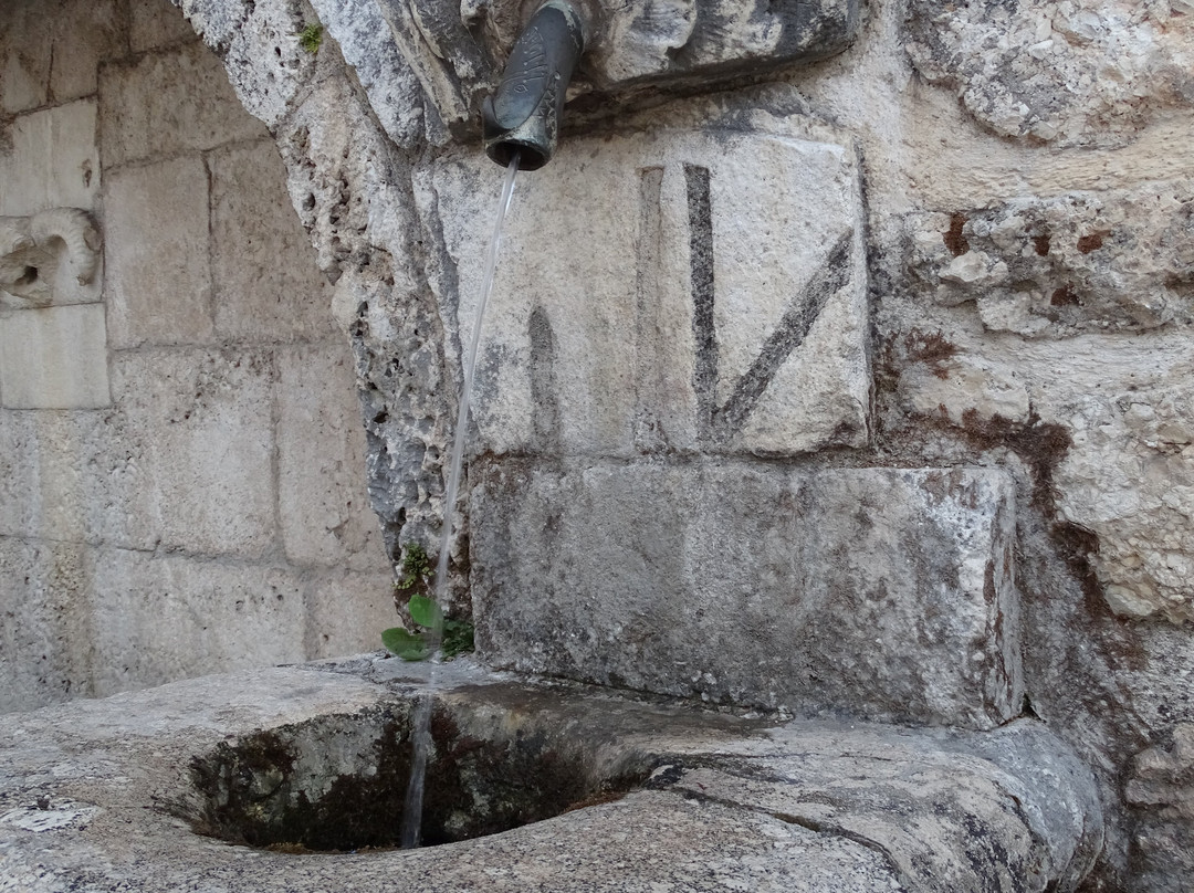 Fontana del Pisciarello景点图片