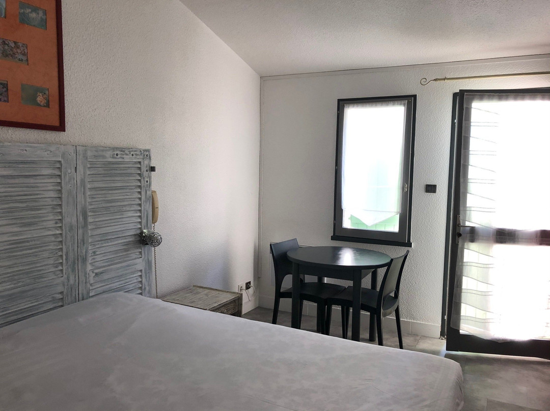 太阳伞酒店主图