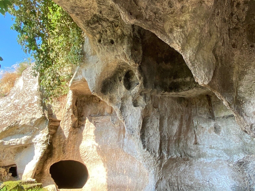 Chiesa Rupestre San Michele Delle Grotte-Gravina in Puglia必去景点