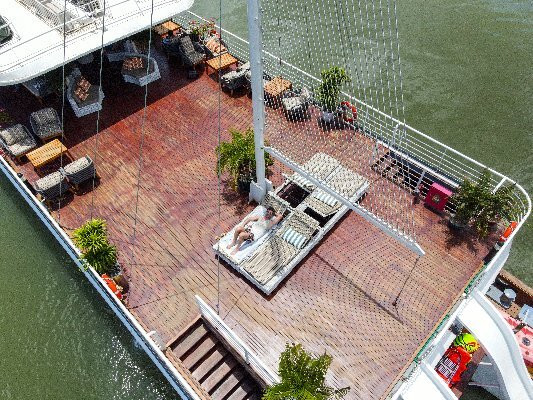 The Halong Catamaran-下龙湾必去景点