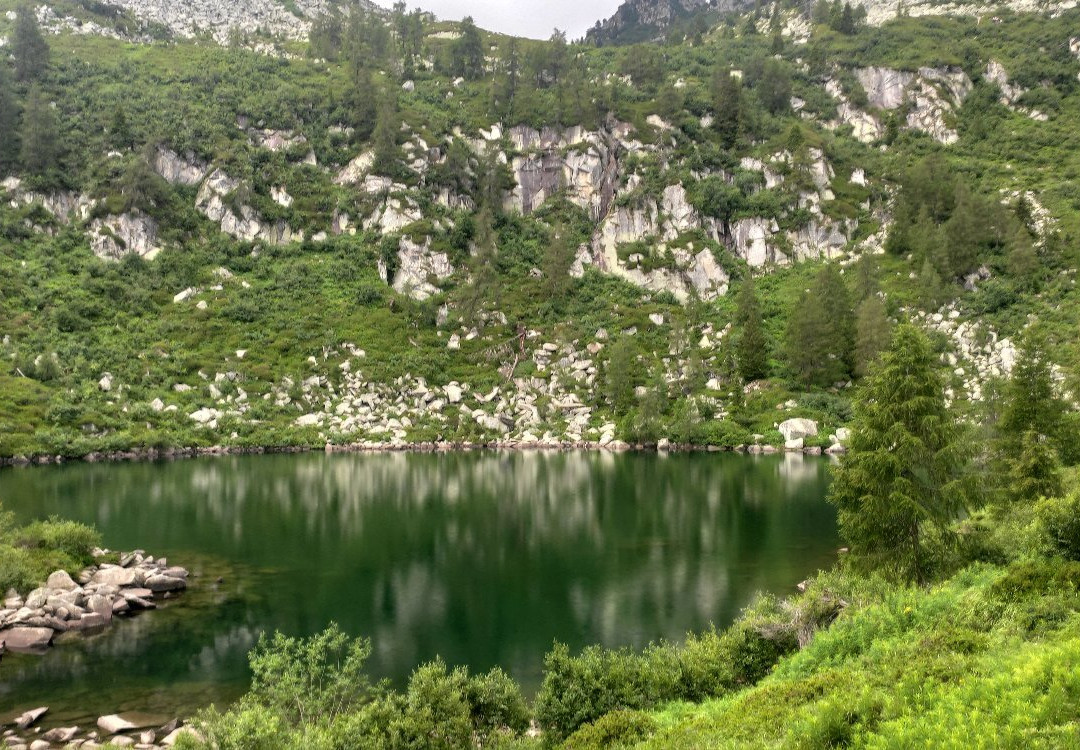 Lago di Vacarsa景点图片