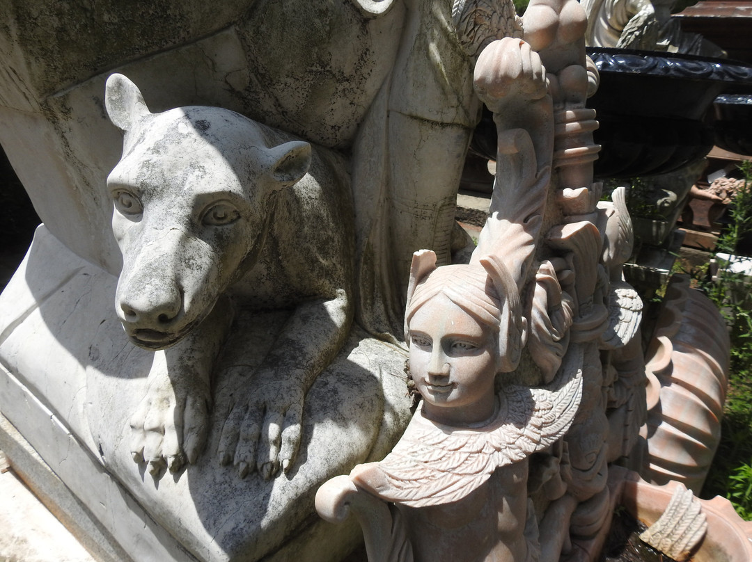 Best of France Antiques景点图片