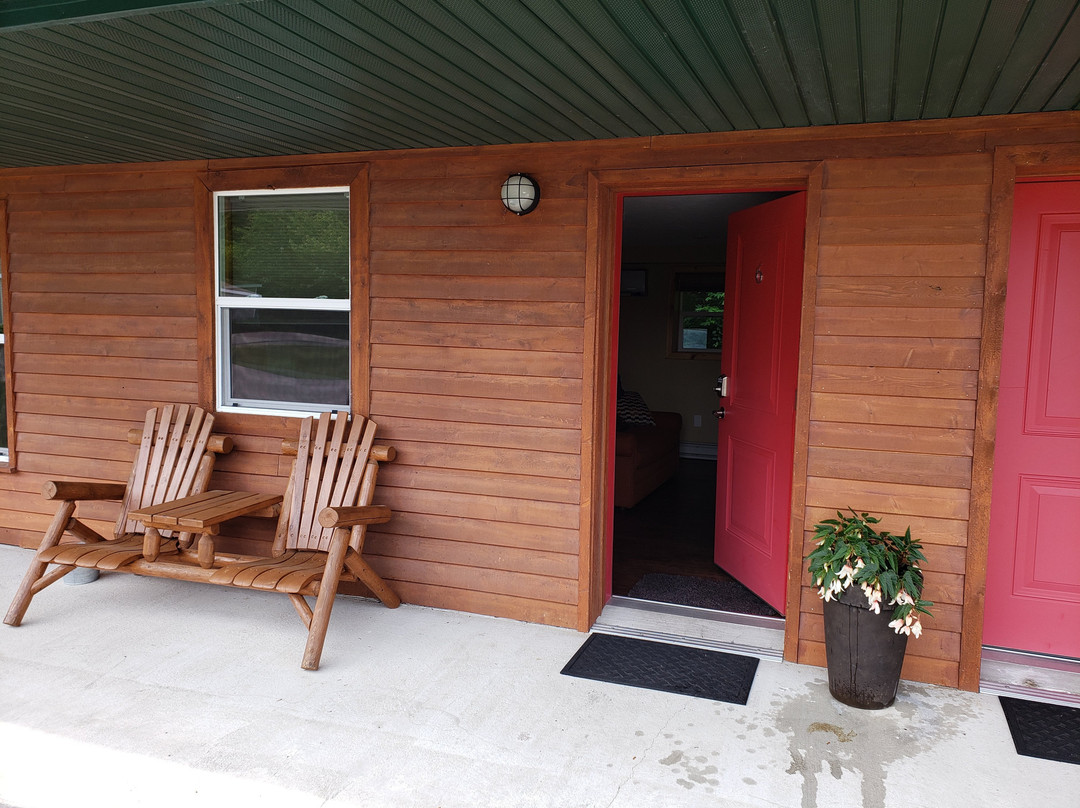 Tahquamenon Suites Lodging主图