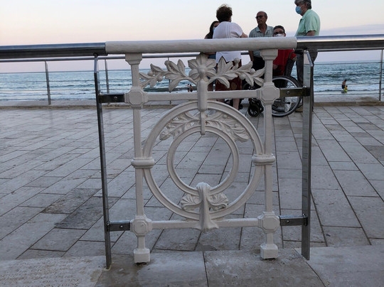 Platja de Sant Sebastià-锡切斯必去景点