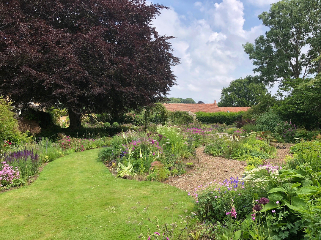 Hall Farm Garden景点图片