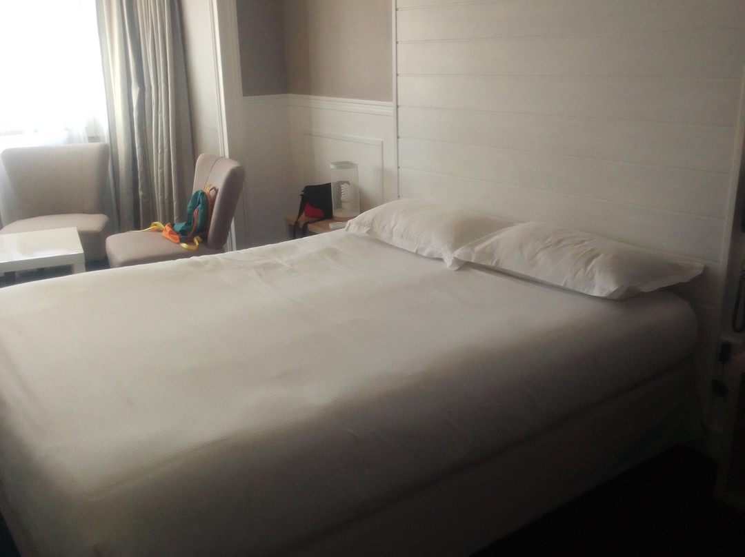 诺曼底酒店主图