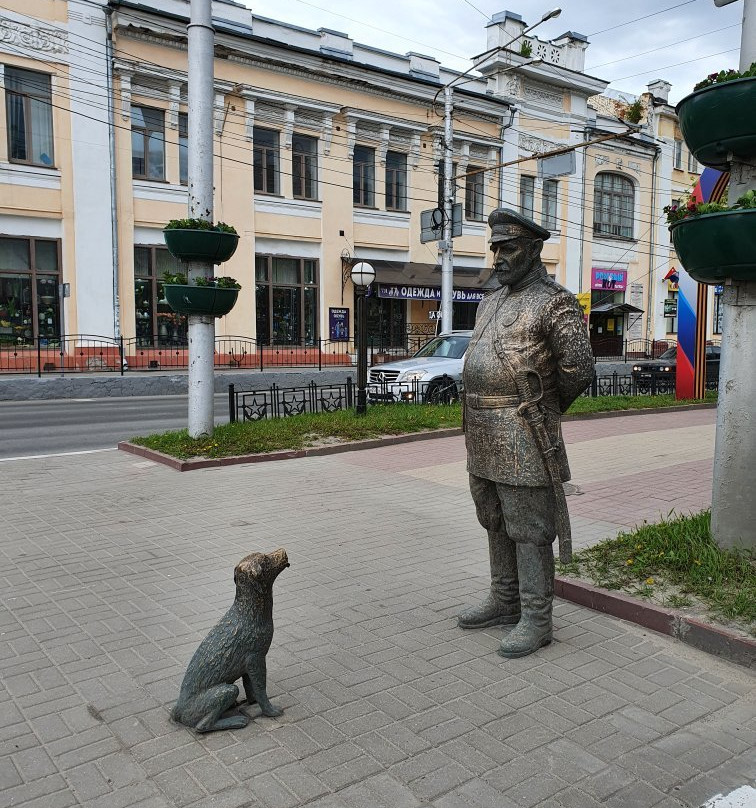 Sculpture of the Policeman-卡卢加必去景点