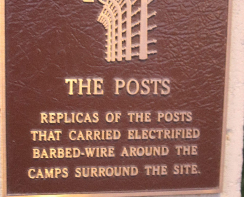 Desert Holocaust Memorial-棕榈沙漠必去景点