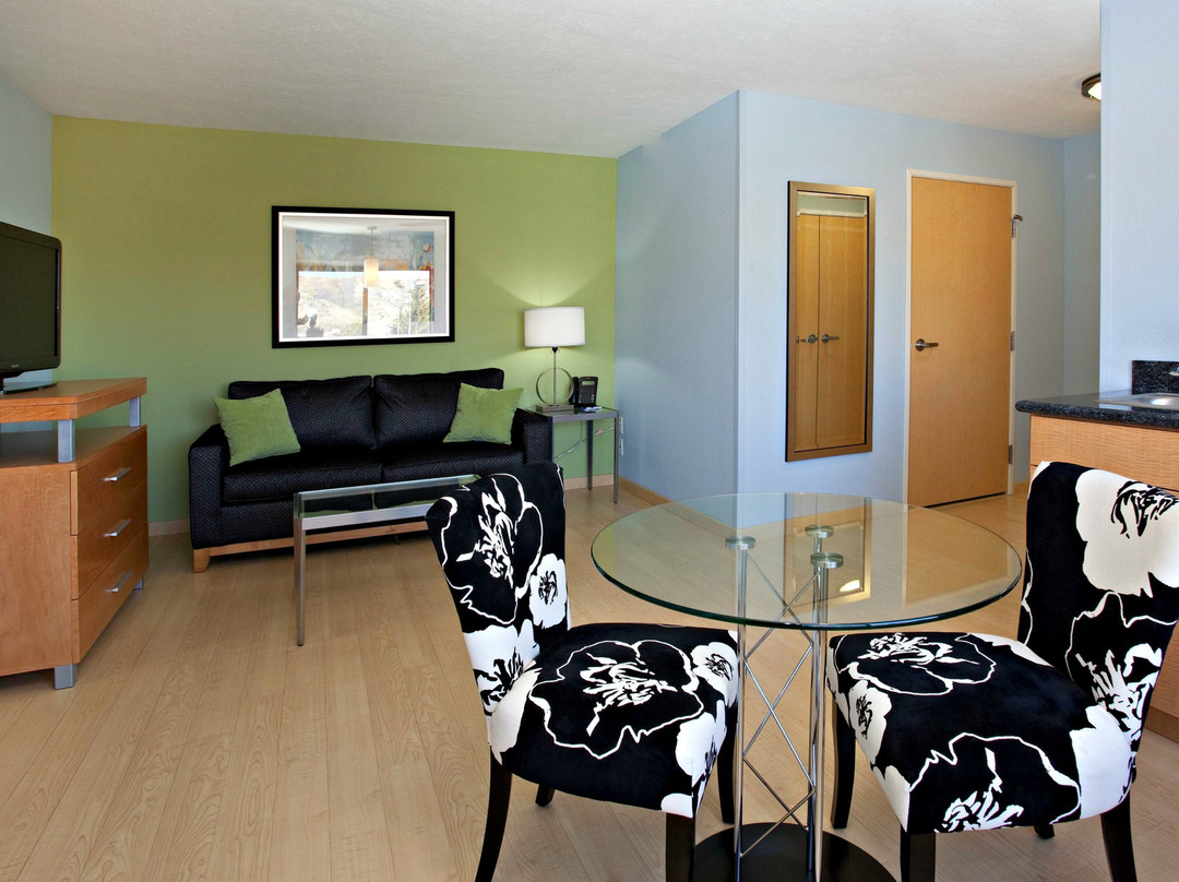 格林河罗克斯普林斯快捷假日&套房酒店主图