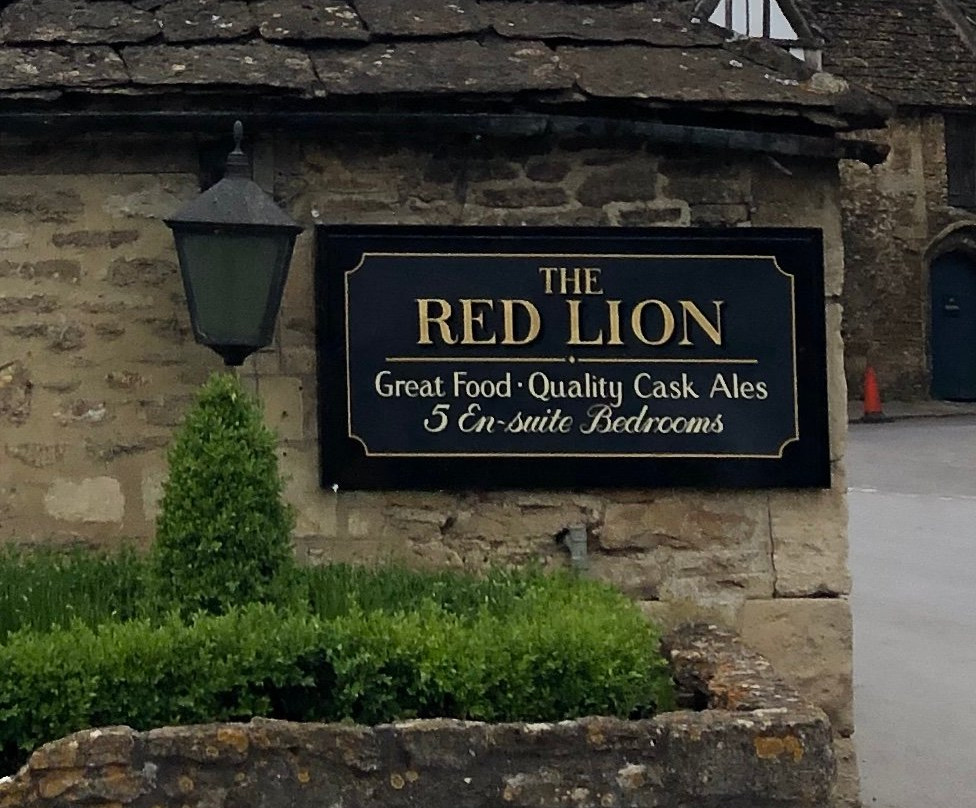 The Red Lion Hotel主图