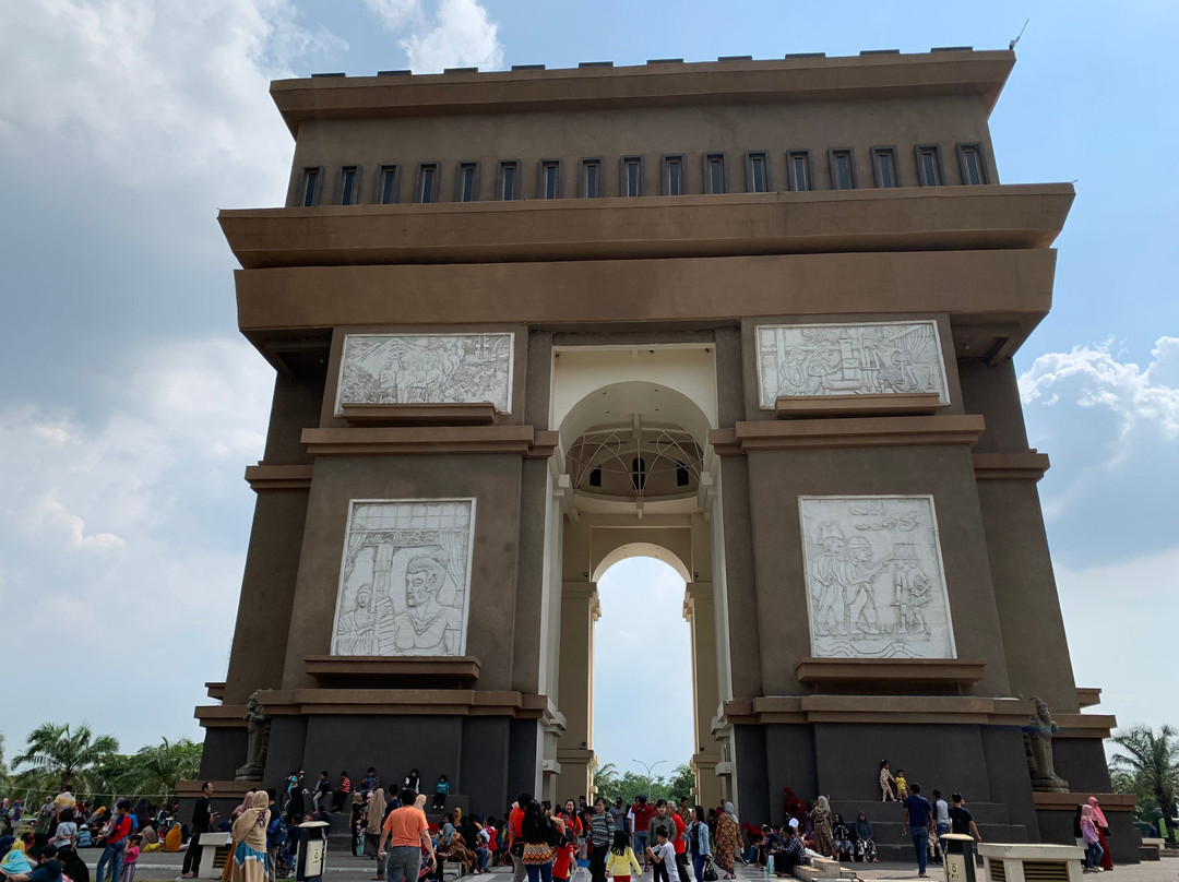 Simpang Lima Gumul Monument-谏义里必去景点