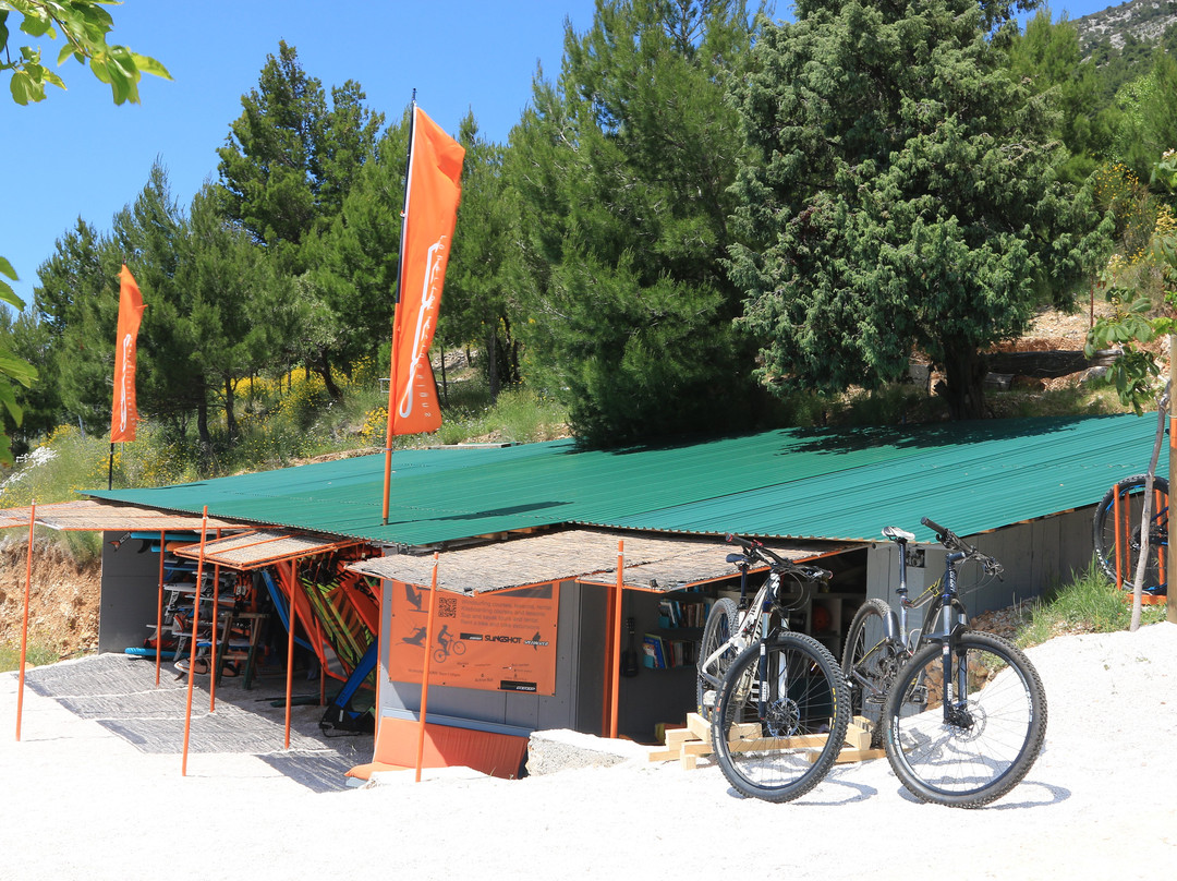 Active Bol windsurfing/kiteboarding景点图片
