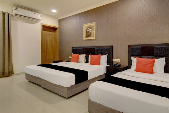 首都O40790特维尼酒店主图