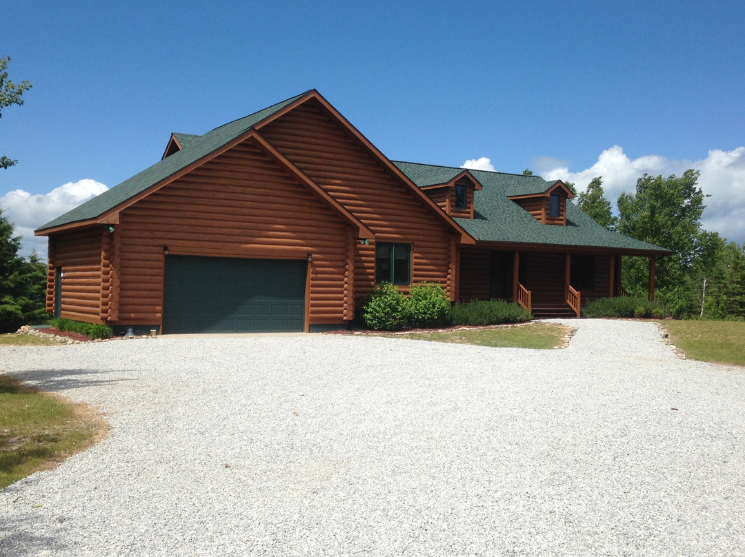 Drummond Island Hotel & Vacation Homes主图