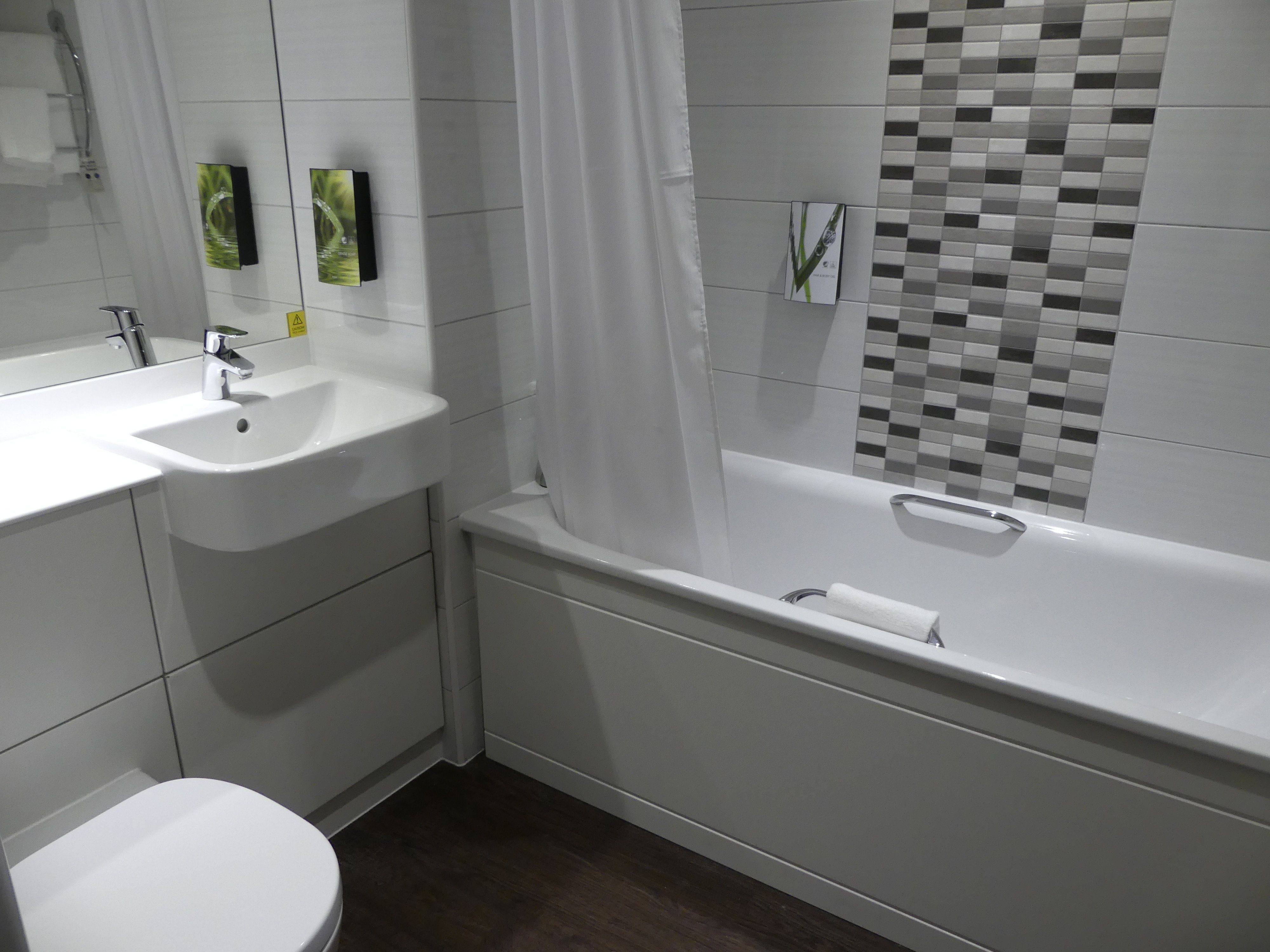 Premier Inn Salisbury South Milford hotel-浴室