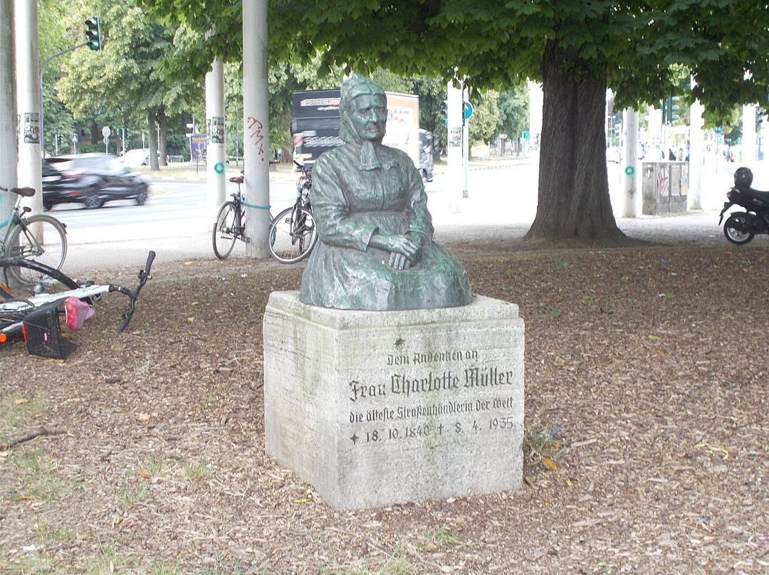 Denkmal fur Charlotte Müller-哥廷根必去景点