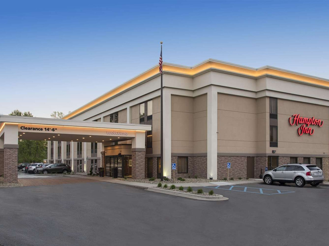 休伦港希尔顿恒庭酒店主图