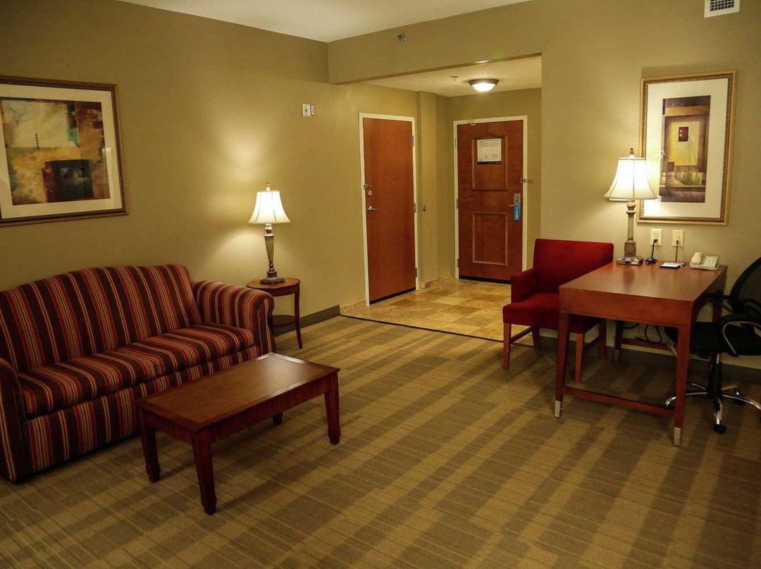 詹宁斯希尔顿恒庭旅馆&套房酒店主图